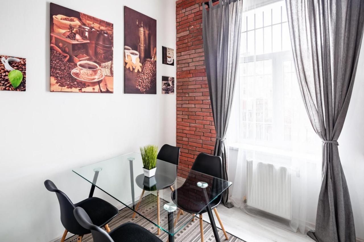 Avangard French Le Ciel Apart Lviv Extérieur photo